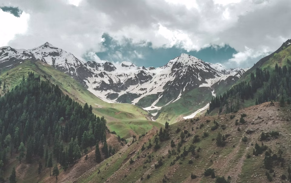 Kumrat vs Naran Valley: Which Valley Should You Visit in May?