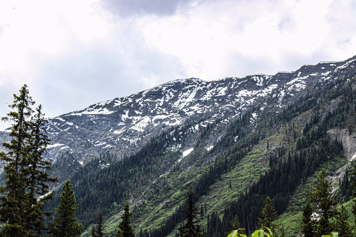 Discover why September in Kumrat Valley is the ultimate retreat. Enjoy peaceful glamping stays, crisp weather, and thinning crowds at Heaven on Earth.
