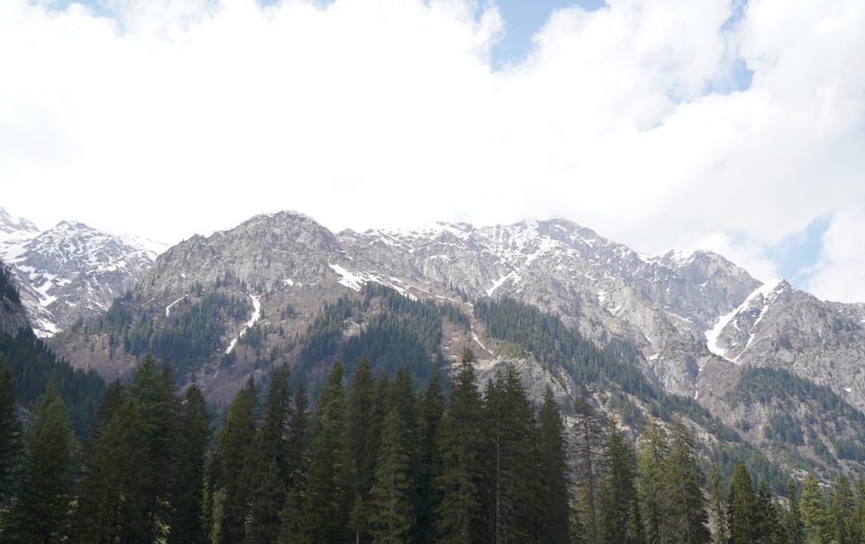 Master your Kumrat Valley spring packing list for 2026. Get expert advice on weather layers, spring travel gear, and essential dome stay preparation.