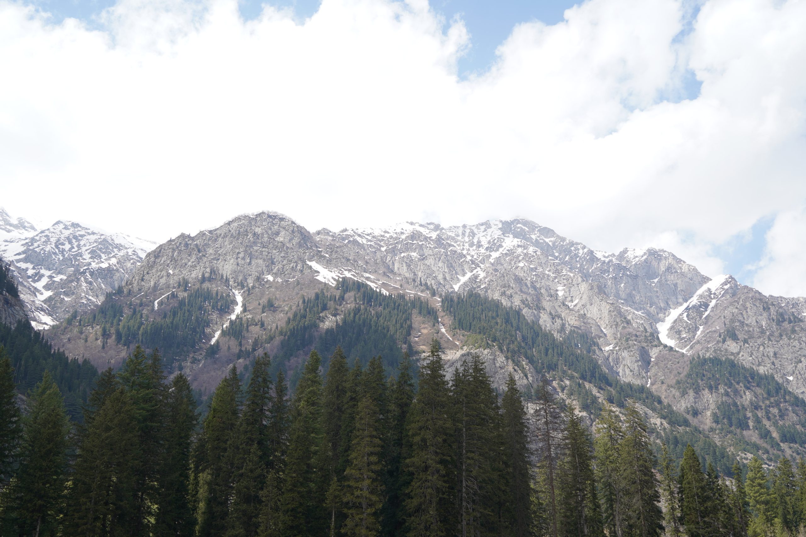 Master your Kumrat Valley spring packing list for 2026. Get expert advice on weather layers, spring travel gear, and essential dome stay preparation.
